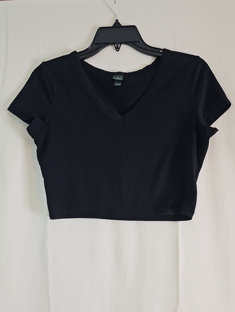 wild fable Black V-Neck Cropped Tee